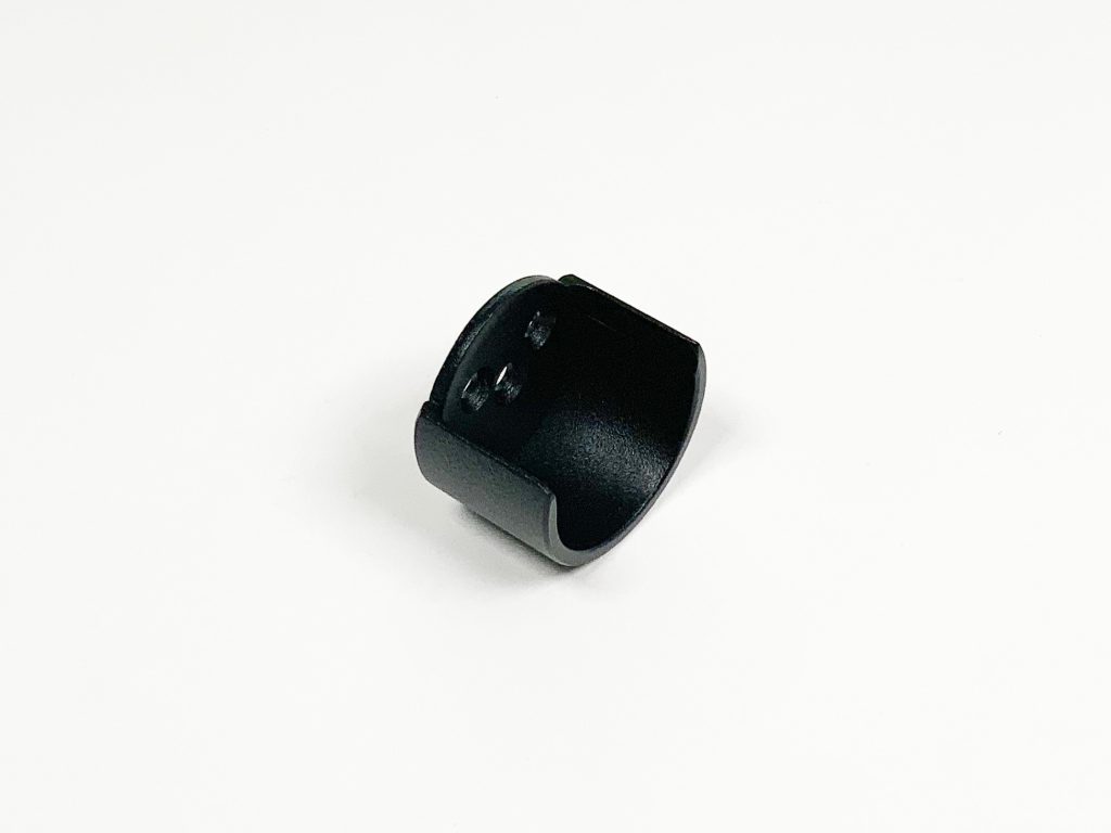 Bij Metaalstore bestelt u eenvoudig online uw garderobestang met buis en buissteun half open zwart fijnstructuur Ø32 mm.