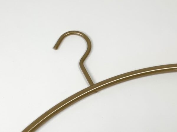 Kledinghanger in goud RAL 1036